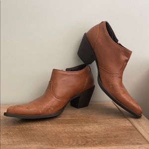 Roper Women’s Floral Embroidered Ankle Boot sz 8.5